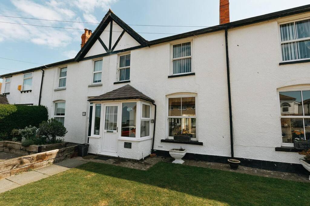 Fir Tree Cottage - Cosy 3 Bed Cottage In Penrhyn Bay With Beautiful Sea Views And Access To Snowdonia Rhos-on-Sea Bagian luar foto
