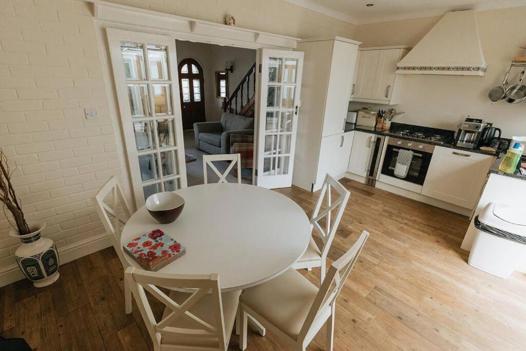 Fir Tree Cottage - Cosy 3 Bed Cottage In Penrhyn Bay With Beautiful Sea Views And Access To Snowdonia Rhos-on-Sea Bagian luar foto