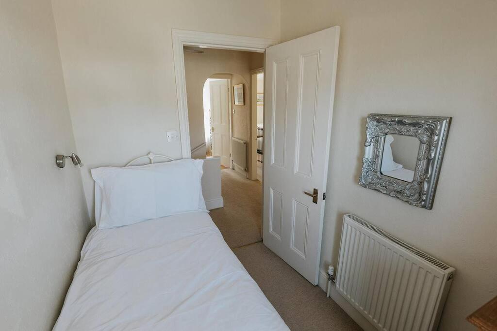 Fir Tree Cottage - Cosy 3 Bed Cottage In Penrhyn Bay With Beautiful Sea Views And Access To Snowdonia Rhos-on-Sea Bagian luar foto