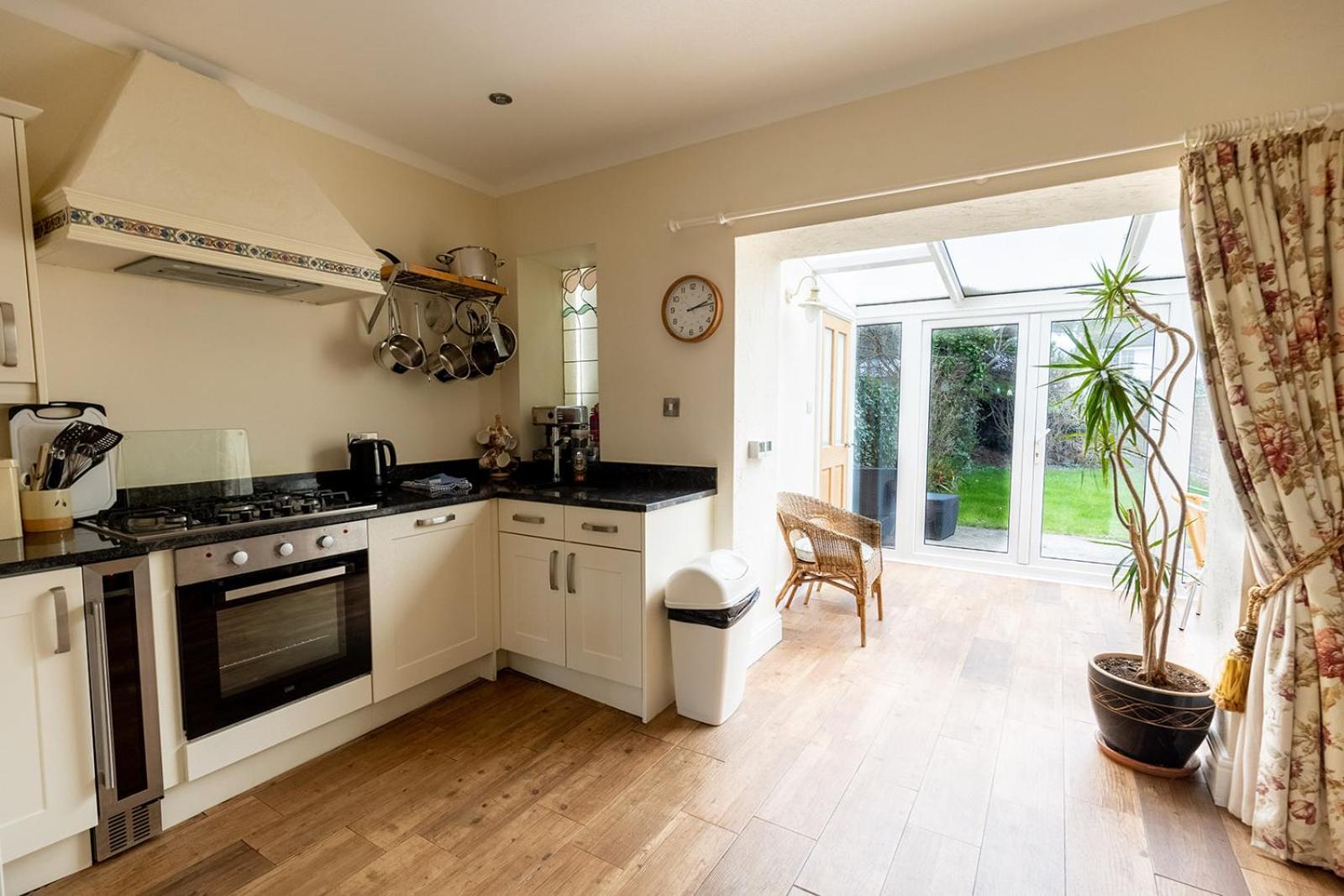 Fir Tree Cottage - Cosy 3 Bed Cottage In Penrhyn Bay With Beautiful Sea Views And Access To Snowdonia Rhos-on-Sea Bagian luar foto