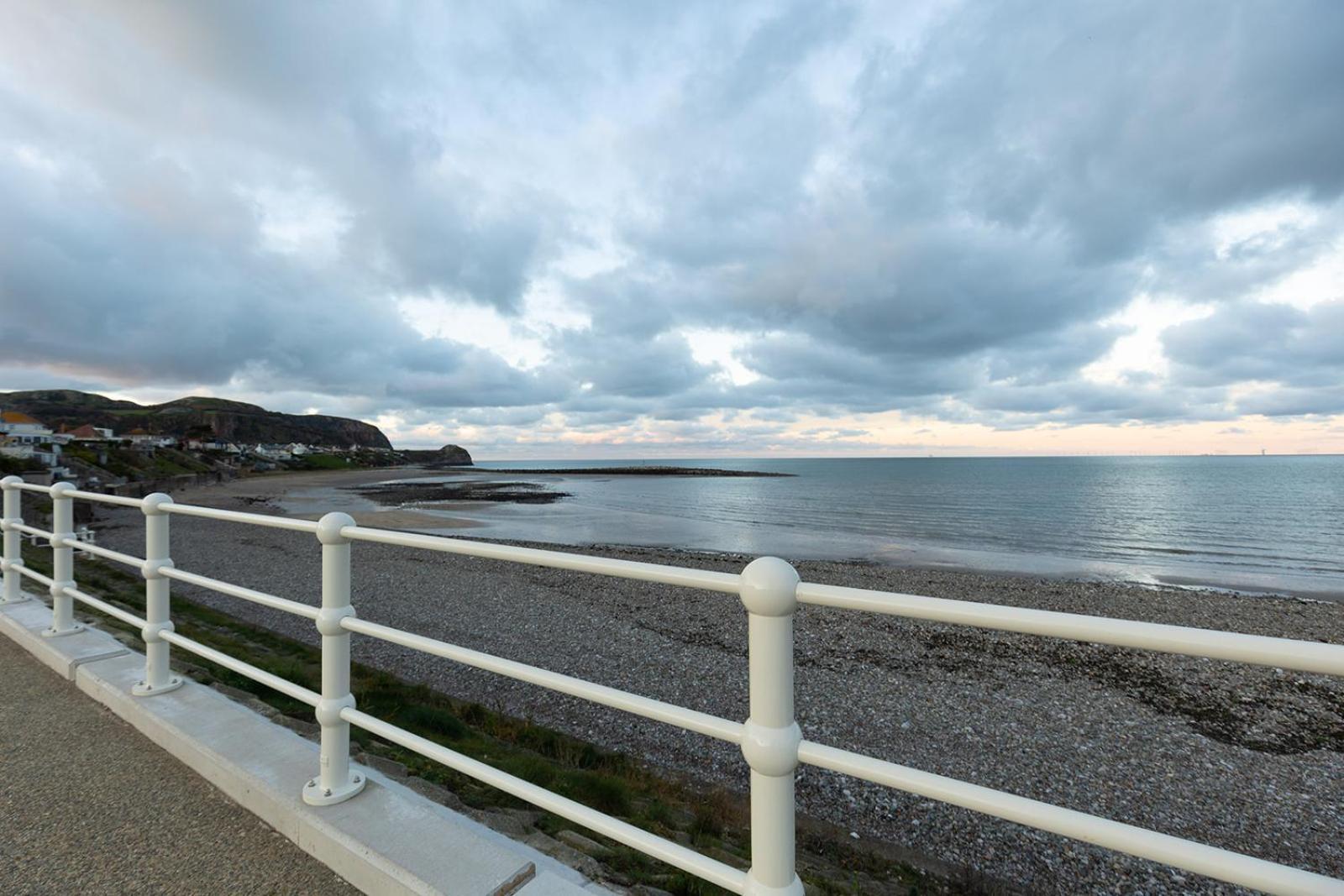 Fir Tree Cottage - Cosy 3 Bed Cottage In Penrhyn Bay With Beautiful Sea Views And Access To Snowdonia Rhos-on-Sea Bagian luar foto